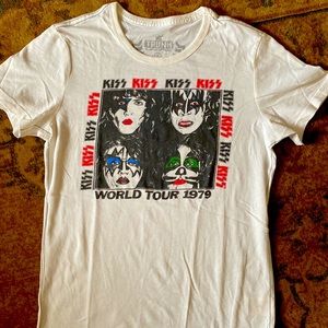 Women’s size medium ivory/off-white short sleeve Trunk LTD Encore brand tshirt